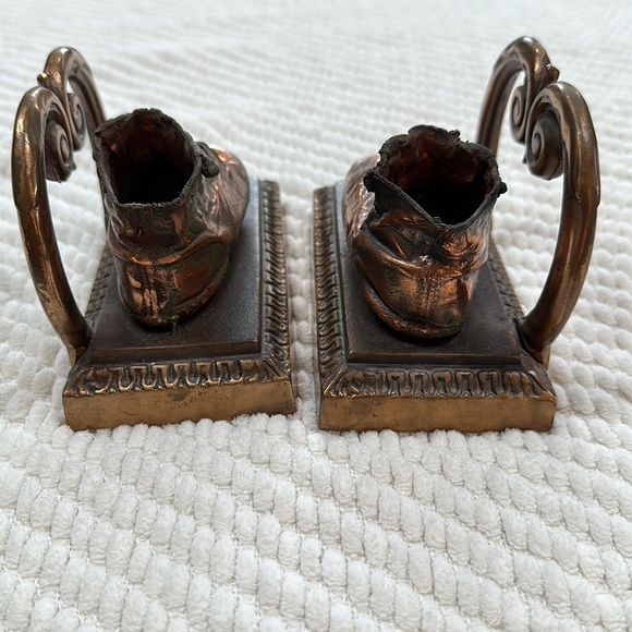 Vintage Antique Bookends! Bronzed baby shoes. Perfect for a nursery / shower !📚 - Picture 10 of 12